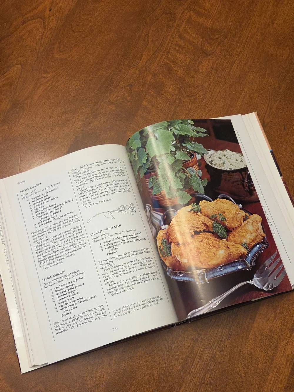 Vtg Southern Living Microwave Cooking Made Easy Cookbook - By Audrey P. Stehle